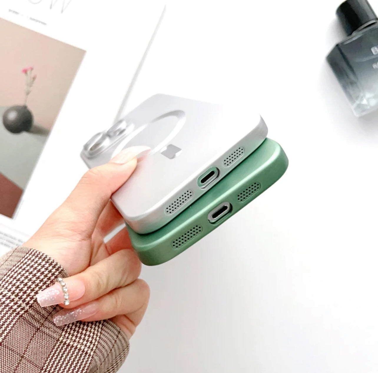 (New 2024 Style!) Premium Metallic Crystal MagSafe Phone Case with Build-on Lens Protector- iPhones (New 2024 Style!) Premium Metallic Crystal MagSafe Phone Case with Build-on Lens Protector- iPhones